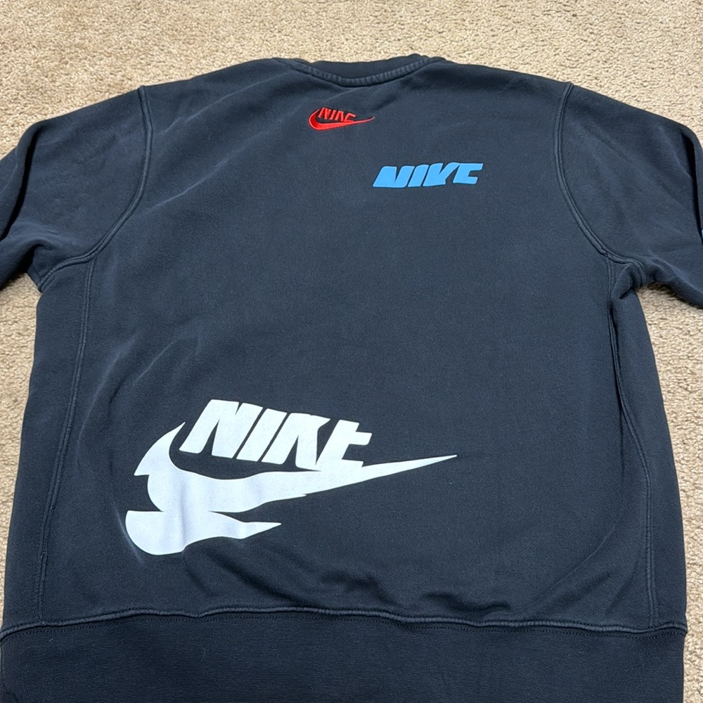 Nike men’s crewneck. Small - Picture 8 of 8